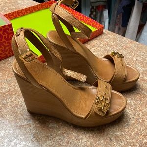 Tory Burch Elina 125mm wedge Sandal in royal tan size 9. Excellent condition